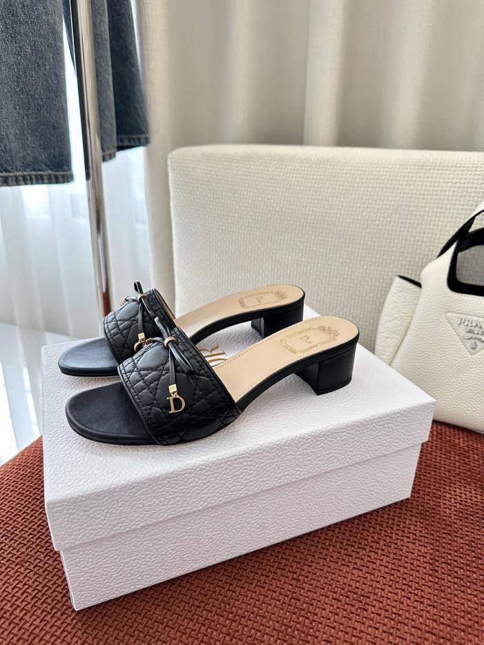 repliche,replica,perfette,siti di,affidabili,migliori siti,dove comprare,1:1,scarpe da ginnastica Sandali cannage trapuntati in pelle di agnello serie Dior Cannage, tacco medio 4,5 cm (TBR2O8)