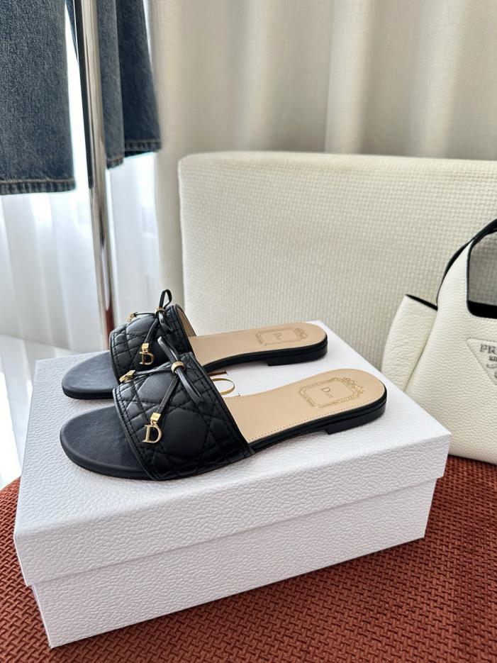 repliche,replica,perfette,siti di,affidabili,migliori siti,dove comprare,1:1,scarpe da ginnastica Dior Cannage Collection Sandali Cannage trapuntati in pelle di agnello, piatti (IT05I9)