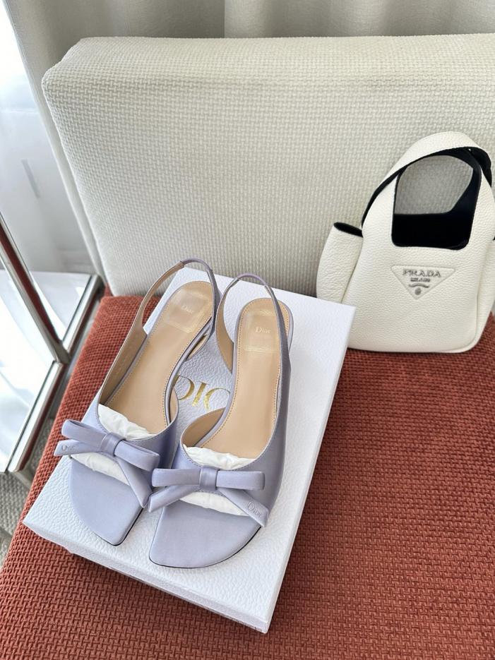 repliche,replica,perfette,siti di,affidabili,migliori siti,dove comprare,1:1,scarpe da ginnastica I nuovi sandali con tacco a fiocco e cinturino posteriore di Dior, color lilla chiaro (VBUCOK)