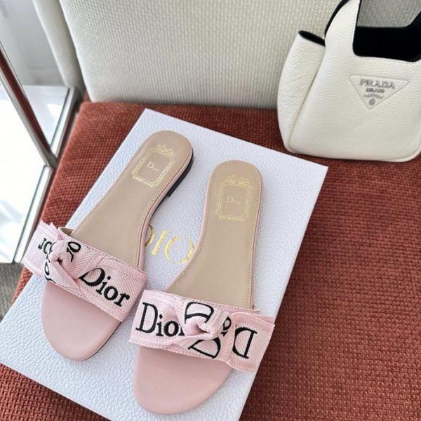 Nuovi sandali con lacci J'Adior di Dior, rosa chiaro, piatti, 3,5 cm (3BB3XG)