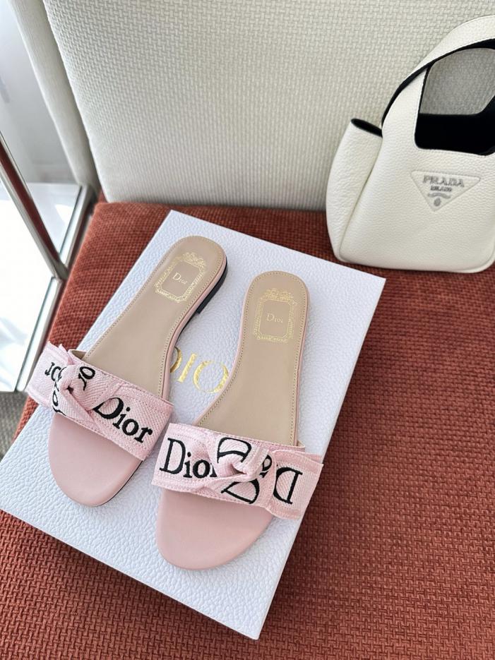 repliche,replica,perfette,siti di,affidabili,migliori siti,dove comprare,1:1,scarpe da ginnastica Nuovi sandali con lacci J’Adior di Dior, rosa chiaro, piatti, 3,5 cm (3BB3XG)