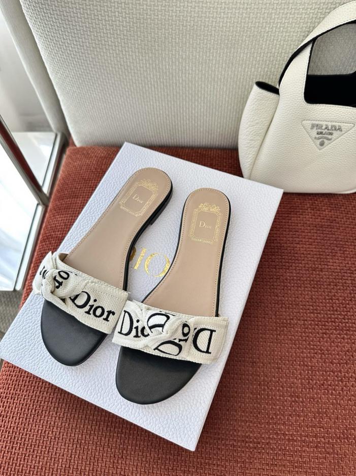 repliche,replica,perfette,siti di,affidabili,migliori siti,dove comprare,1:1,scarpe da ginnastica Nuovi sandali con lacci J’Adior di Dior, neri, piatti, 3,5 cm (MI1HO2)
