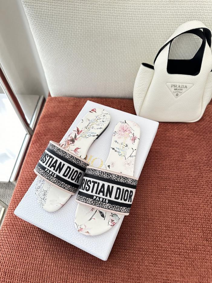 repliche,replica,perfette,siti di,affidabili,migliori siti,dove comprare,1:1,scarpe da ginnastica Sandali Dior Summer Dway con ricamo a motivo giungla, rosa ciliegio (CQA51J)