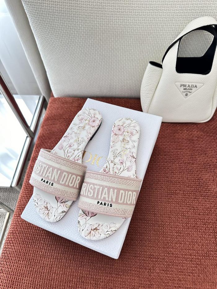 repliche,replica,perfette,siti di,affidabili,migliori siti,dove comprare,1:1,scarpe da ginnastica Sandali Dior Summer Dway con ricamo a motivo giungla, rosa e bianchi (2U6GFU)