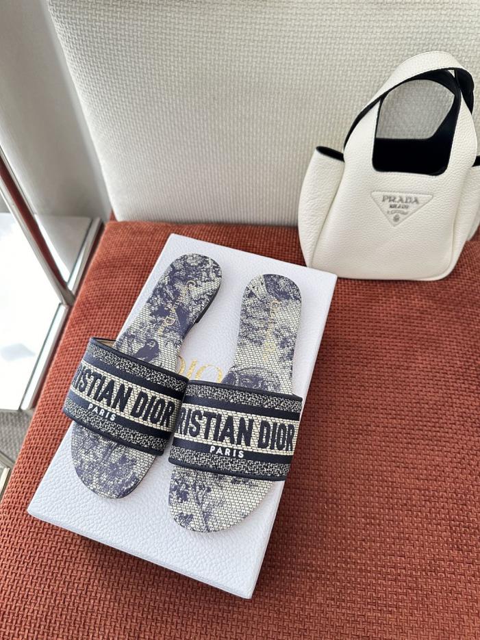 repliche,replica,perfette,siti di,affidabili,migliori siti,dove comprare,1:1,scarpe da ginnastica Sandali Dior Summer Dway con ricamo a motivo giungla, blu navy (9M3S8E)