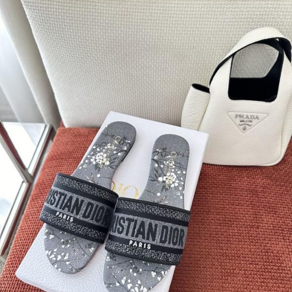 Sandali Dior Summer Dway con ricamo a motivo giungla, nero/grigio (VU8KER)