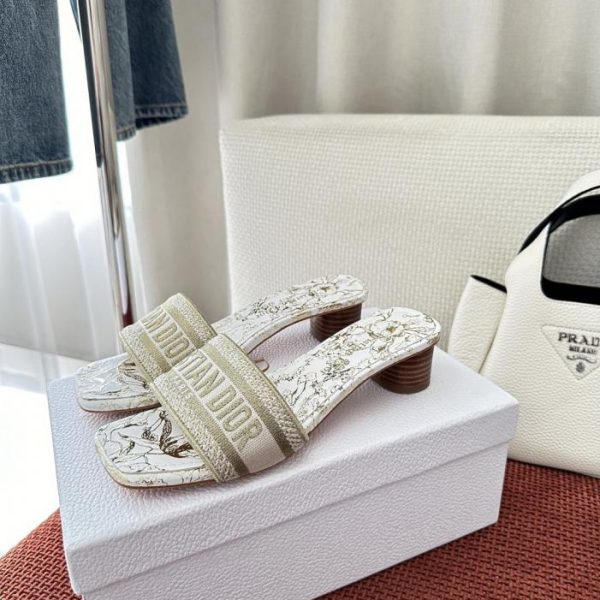 Sandali Dior Summer Dway ricamati, tacco medio color oro chiaro (L62I5W)