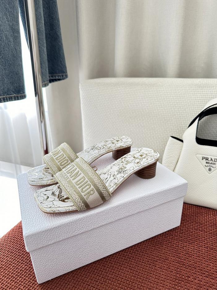 repliche,replica,perfette,siti di,affidabili,migliori siti,dove comprare,1:1,scarpe da ginnastica Sandali Dior Summer Dway ricamati, tacco medio color oro chiaro (L62I5W)