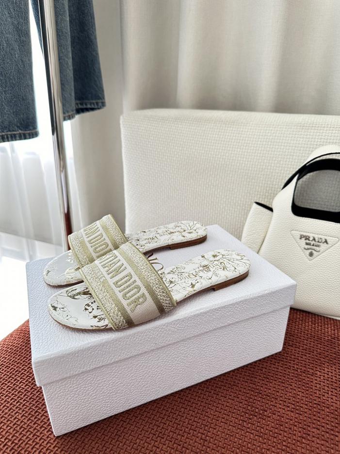 repliche,replica,perfette,siti di,affidabili,migliori siti,dove comprare,1:1,scarpe da ginnastica Sandali bassi Dior Summer Dway ricamati, oro chiaro (0DMTH6)