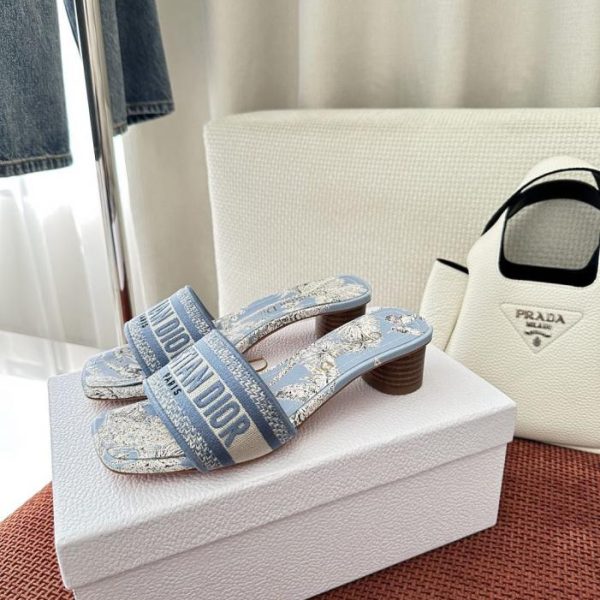 Sandali Dior Summer Dway ricamati, blu con tacco medio (taglia 36SX4X)