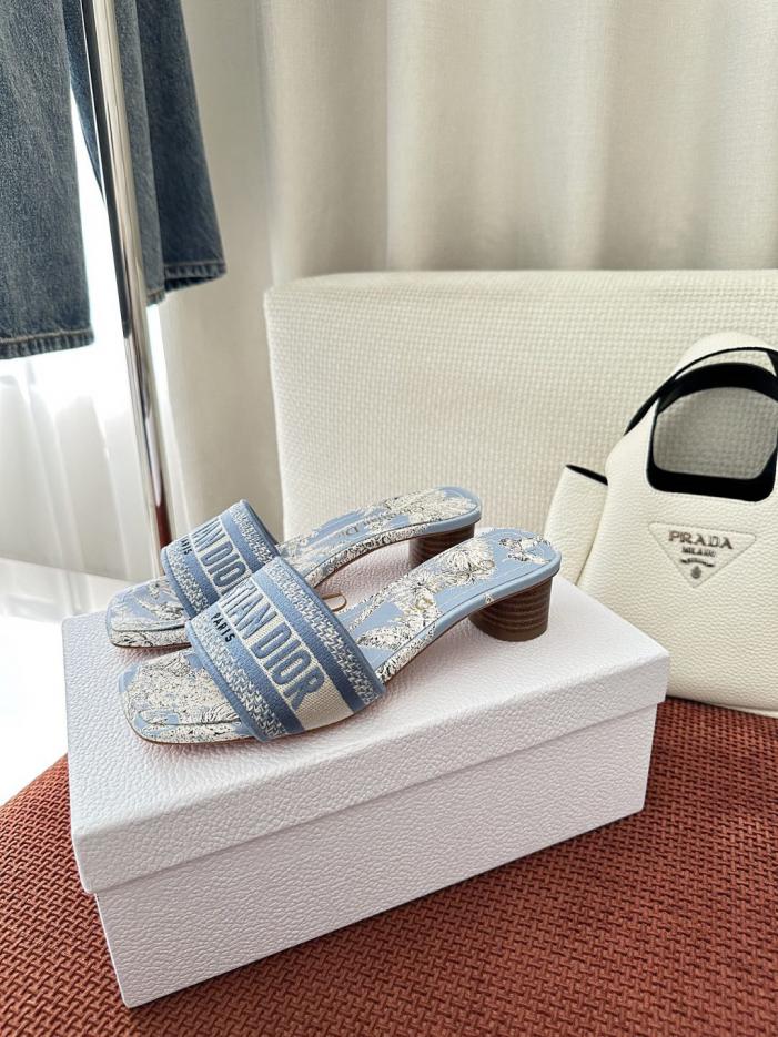 repliche,replica,perfette,siti di,affidabili,migliori siti,dove comprare,1:1,scarpe da ginnastica Sandali Dior Summer Dway ricamati, blu con tacco medio (taglia 36SX4X)