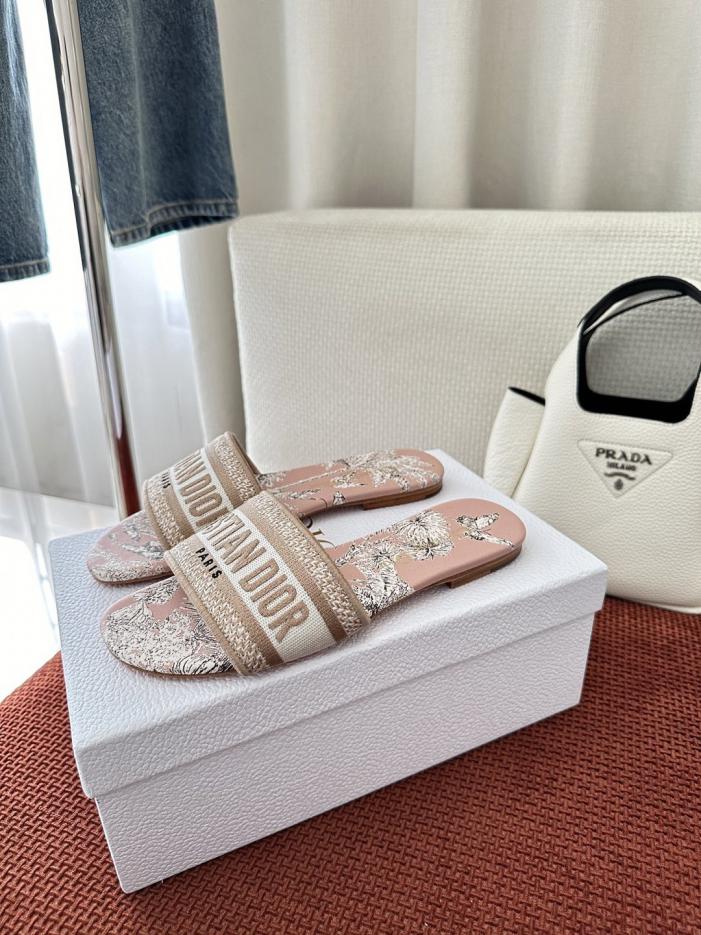 repliche,replica,perfette,siti di,affidabili,migliori siti,dove comprare,1:1,scarpe da ginnastica Sandali bassi Dior Summer Dway ricamati, rosa nude (GJM3SY)