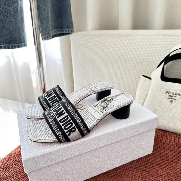 Sandali Dior Summer Dway ricamati, tacco medio bianco e nero (KRI6IL)