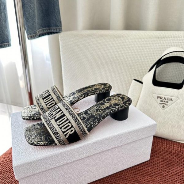 Sandali Dior Summer Dway ricamati, tacco medio nero e oro (ABI9SN)