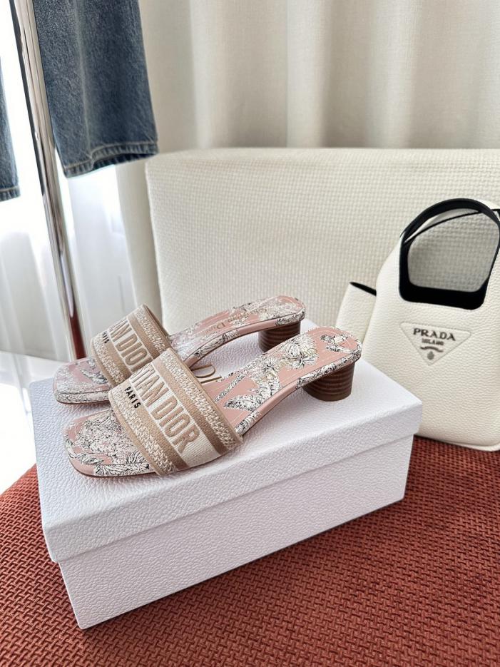 repliche,replica,perfette,siti di,affidabili,migliori siti,dove comprare,1:1,scarpe da ginnastica Sandali Dior Summer Dway ricamati, tacco medio color nude (ZZ7GYL)