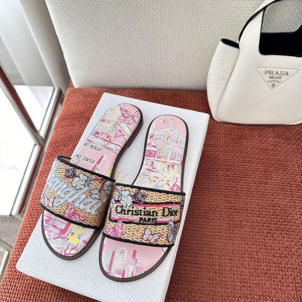 Sandali Dior Summer Dway City in edizione limitata, ricamati, con farfalla rosa ciliegio (J91T35)