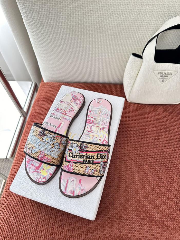 repliche,replica,perfette,siti di,affidabili,migliori siti,dove comprare,1:1,scarpe da ginnastica Sandali Dior Summer Dway City in edizione limitata, ricamati, con farfalla rosa ciliegio (J91T35)