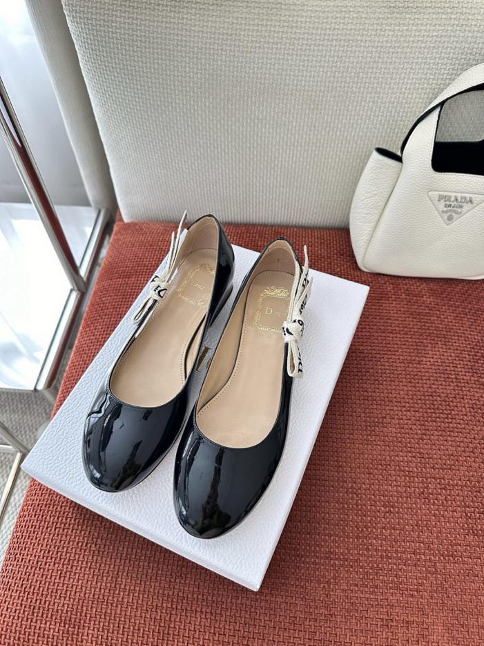 repliche,replica,perfette,siti di,affidabili,migliori siti,dove comprare,1:1,scarpe da ginnastica Nuove ballerine J’Adior in pelle verniciata traforata di Dior (B2KMSF)