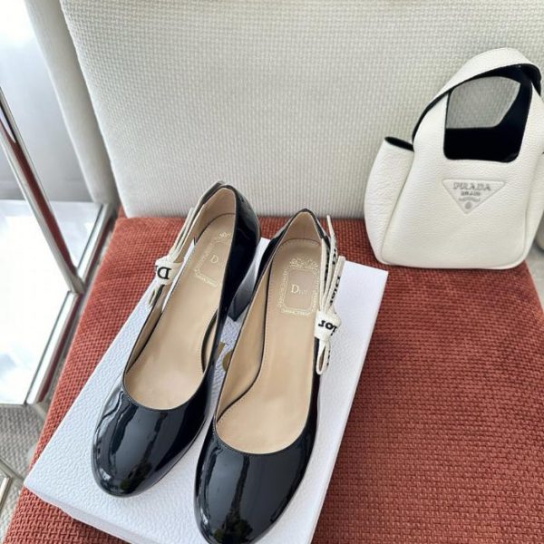 Nuove décolleté J'Adior in pelle verniciata traforata di Dior (J4B12T)