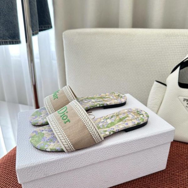 Sandali bassi Dior Dway della collezione Floral, in cotone ricamato, verdi (ECUD10)