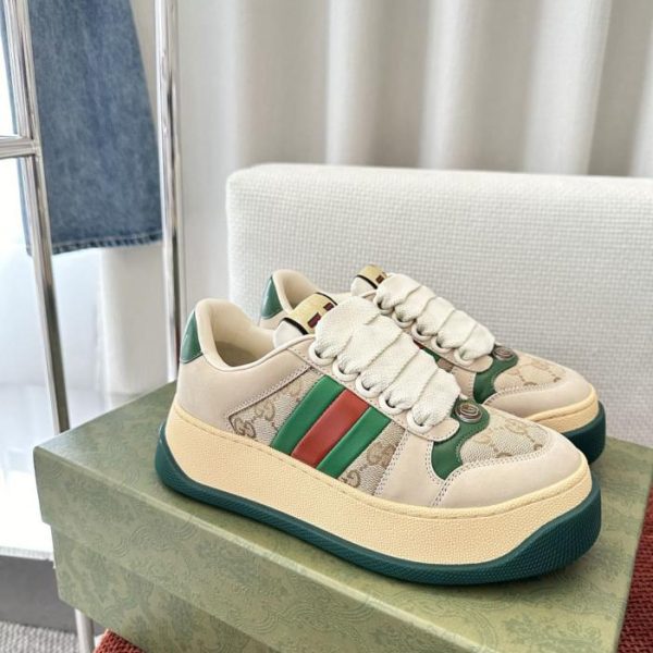Le nuove sneakers con plateau Screener di Gucci, realizzate in classica tela GG (7UE3VH)
