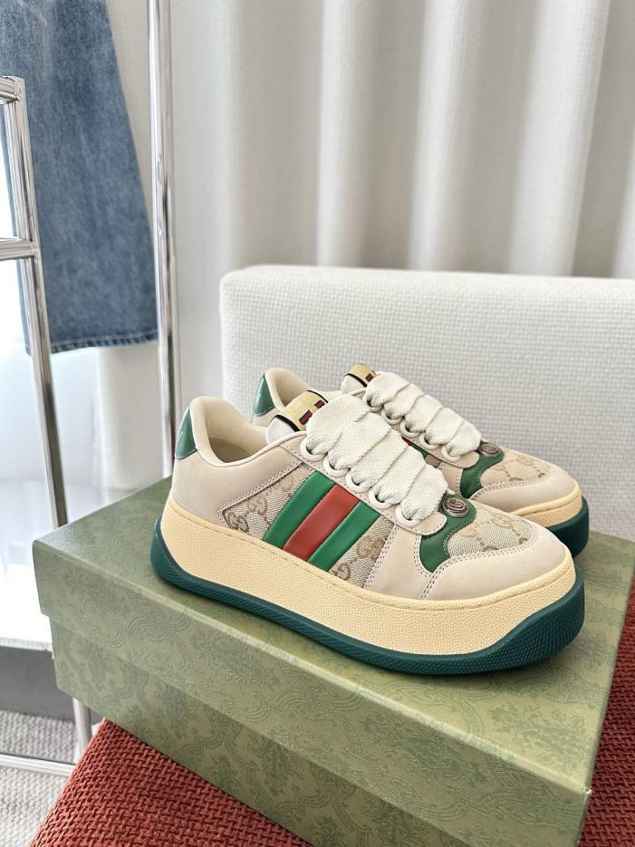 repliche,replica,perfette,siti di,affidabili,migliori siti,dove comprare,1:1,scarpe da ginnastica Le nuove sneakers con plateau Screener di Gucci, realizzate in classica tela GG (7UE3VH)