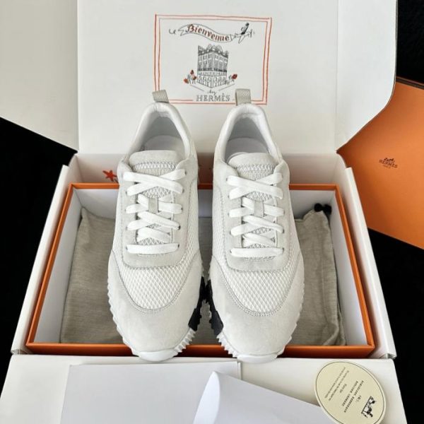 Le nuove sneakers Bouuncing di Hermes, in mesh bianco (Q77ZM2)