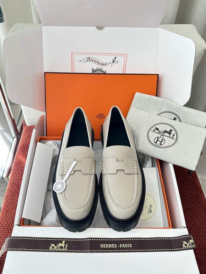 repliche,replica,perfette,siti di,affidabili,migliori siti,dove comprare,1:1,scarpe da ginnastica I nuovi mocassini Klement di Hermès in beige ciottolo (I5VG66)