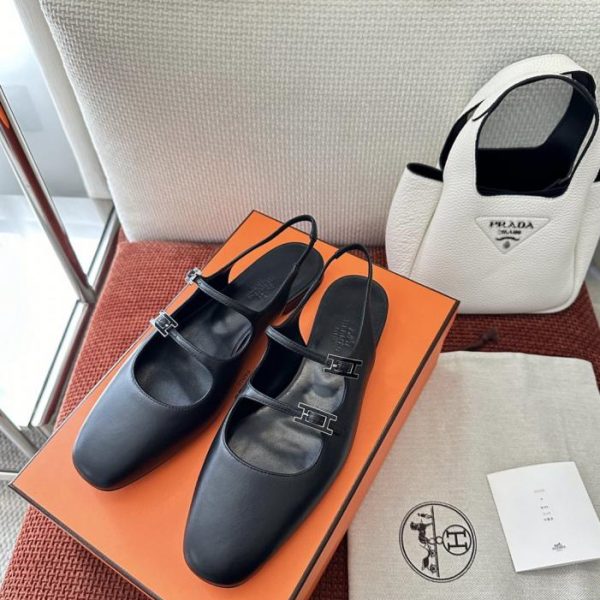 Sandali Hermes New Mila con cinturino posteriore, neri (9LCGCH)