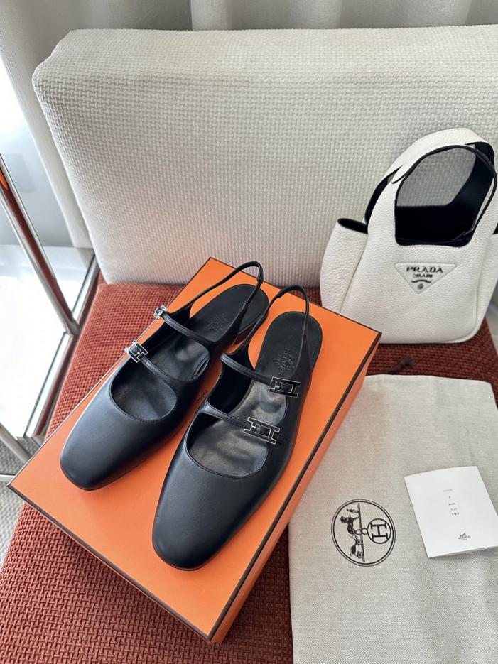 repliche,replica,perfette,siti di,affidabili,migliori siti,dove comprare,1:1,scarpe da ginnastica Sandali Hermes New Mila con cinturino posteriore, neri (9LCGCH)