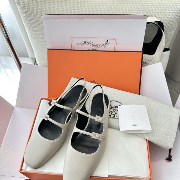 Sandali Hermes Mila con cinturino posteriore, beige (XE6TR0)