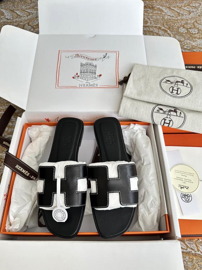 repliche,replica,perfette,siti di,affidabili,migliori siti,dove comprare,1:1,scarpe da ginnastica Borsa Hermes Primavera/Estate Oran Classic H-Trailer con strass, in pelle di vitello nera (B81C4F)