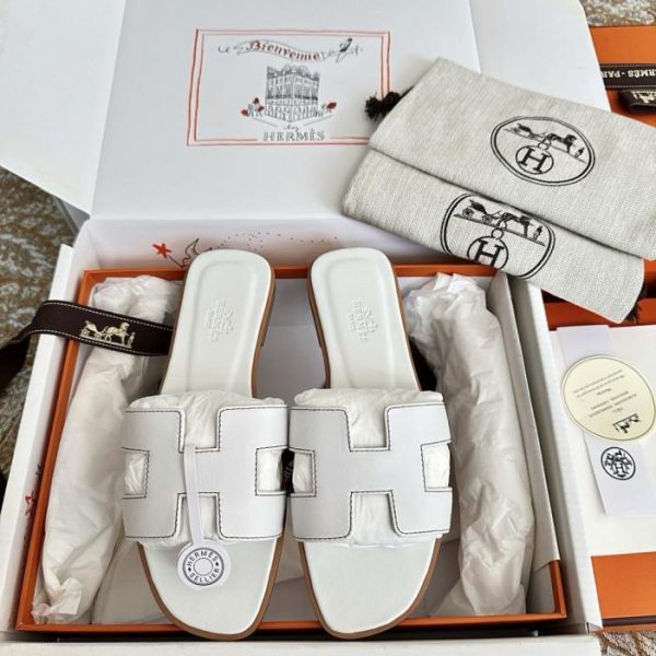 Pantofole Hermes Primavera/Estate Oran Classic a forma di H con diamanti in pelle di vitello bianca (ZQ5I5J)
