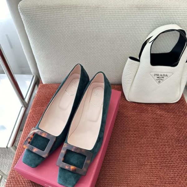Le nuove décolleté Belle Viver in pelle verde scuro di Roger Viver (9BEVE9)