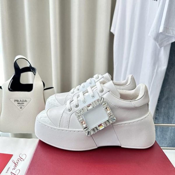 Sneakers RV New Viv' Skate in pelle con fibbia quadrata e plateau, bianche con fibbia con strass (MQ3CTV)