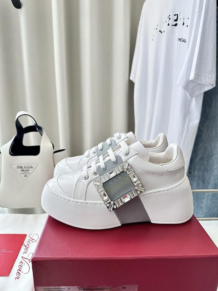 repliche,replica,perfette,siti di,affidabili,migliori siti,dove comprare,1:1,scarpe da ginnastica Sneakers RV New Viv’ Skate in pelle con plateau e fibbia quadrata con strass argentati (N7VUA7)