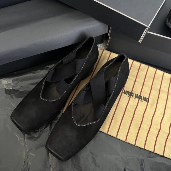 Ballerine UMA WAG con cinturino incrociato, effetto invecchiato e lavaggio a mano, nero opaco (6VMLEC)