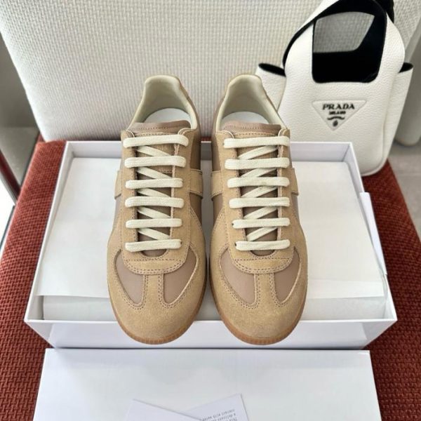 repliche,replica,perfette,siti di,affidabili,migliori siti,dove comprare,1:1,scarpe da ginnastica Scarpe da ginnastica Maison Margiela Classic Replica German Training – Stile Celebrity – Colore caffè crema, realizzate in pelle scamosciata di vitello (KSXFCN)