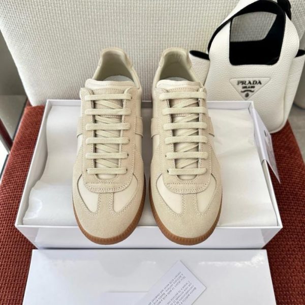 repliche,replica,perfette,siti di,affidabili,migliori siti,dove comprare,1:1,scarpe da ginnastica Sneakers Maison Margiela Classic Replica German Training – Tomaia in pelle di vitello, camoscio e tessuto beige (478LFR)