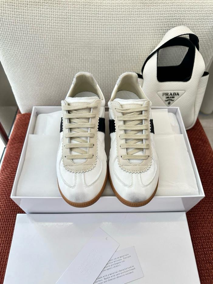 repliche,replica,perfette,siti di,affidabili,migliori siti,dove comprare,1:1,scarpe da ginnastica Sneakers Maison Margiela Classic Replica German Training, stile celebrità, bianco ghiaccio – pelle di vitello, camoscio e tessuto (1KHG 2Z) repliche,replica,perfette,siti di,affidabili,migliori siti,dove comprare,1:1,scarpe da ginnastica Sneakers Maison Margiela Classic Replica German Training, stile celebrità, bianco ghiaccio – pelle di vitello, camoscio e tessuto (1KHG 2Z)