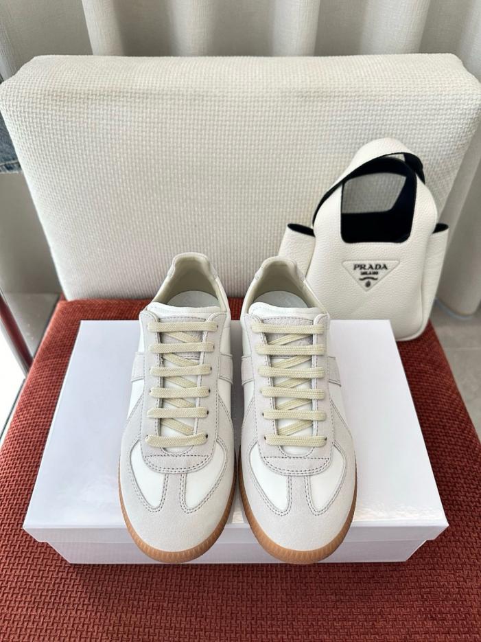 repliche,replica,perfette,siti di,affidabili,migliori siti,dove comprare,1:1,scarpe da ginnastica Scarpe da allenamento Maison Margiela Classic Replica German, stile celebrità, bianco slavato – pelle di vitello, camoscio e tessuto (GEN012) repliche,replica,perfette,siti di,affidabili,migliori siti,dove comprare,1:1,scarpe da ginnastica Scarpe da allenamento Maison Margiela Classic Replica German, stile celebrità, bianco slavato – pelle di vitello, camoscio e tessuto (GEN012)