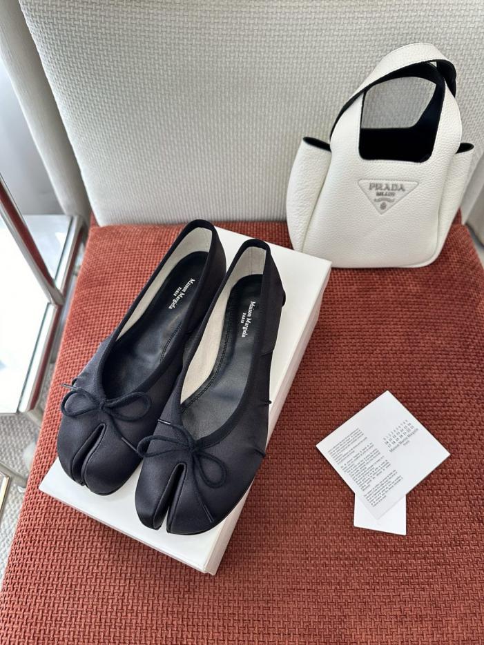 repliche,replica,perfette,siti di,affidabili,migliori siti,dove comprare,1:1,scarpe da ginnastica Ballerine Maison Margiela Tabi in raso con punta divisa, nere, in raso di seta (VE29UA) repliche,replica,perfette,siti di,affidabili,migliori siti,dove comprare,1:1,scarpe da ginnastica Ballerine Maison Margiela Tabi in raso con punta divisa, nere, in raso di seta (VE29UA)