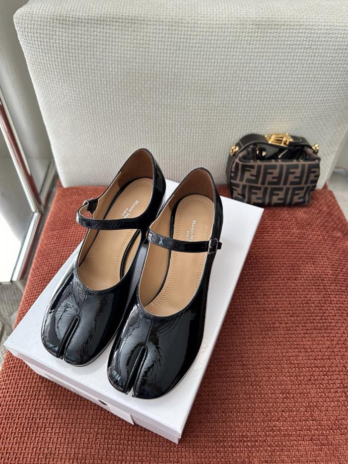 repliche,replica,perfette,siti di,affidabili,migliori siti,dove comprare,1:1,scarpe da ginnastica Le nuove scarpe Mary Jane Tabi da 6 cm con punta divisa di Maison Margiela, in pelle di vitello plissettata effetto specchio (AZGJYT) repliche,replica,perfette,siti di,affidabili,migliori siti,dove comprare,1:1,scarpe da ginnastica Le nuove scarpe Mary Jane Tabi da 6 cm con punta divisa di Maison Margiela, in pelle di vitello plissettata effetto specchio (AZGJYT)