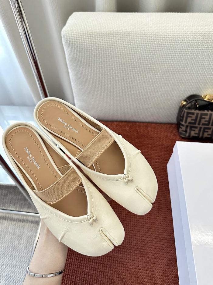 repliche,replica,perfette,siti di,affidabili,migliori siti,dove comprare,1:1,scarpe da ginnastica Le popolarissime ballerine Tabi di Maison Margiela per la primavera/estate: modello slip-on bianco con punta divisa e pieghe, in pelle di agnello (72BZZ2). repliche,replica,perfette,siti di,affidabili,migliori siti,dove comprare,1:1,scarpe da ginnastica Le popolarissime ballerine Tabi di Maison Margiela per la primavera/estate: modello slip-on bianco con punta divisa e pieghe, in pelle di agnello (72BZZ2).