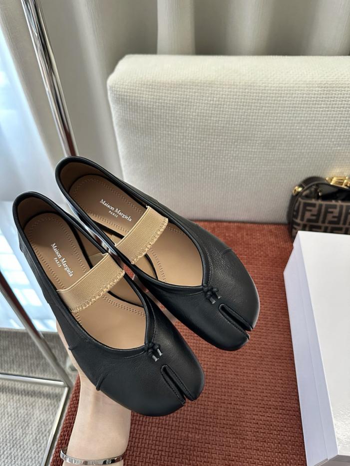 repliche,replica,perfette,siti di,affidabili,migliori siti,dove comprare,1:1,scarpe da ginnastica Le popolarissime ballerine Tabi di Maison Margiela con cinturino singolo e punta divisa in pelle di agnello nera (6QF98O) per la primavera/estate. repliche,replica,perfette,siti di,affidabili,migliori siti,dove comprare,1:1,scarpe da ginnastica Le popolarissime ballerine Tabi di Maison Margiela con cinturino singolo e punta divisa in pelle di agnello nera (6QF98O) per la primavera/estate.