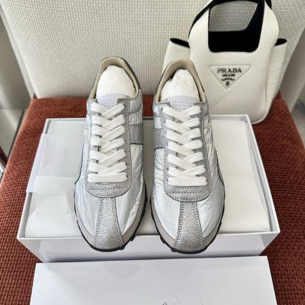 repliche,replica,perfette,siti di,affidabili,migliori siti,dove comprare,1:1,scarpe da ginnastica Le nuove scarpe da corsa casual Sprinters di Maison Margiela, grigio argento, in pelle bovina (2VQVMD).