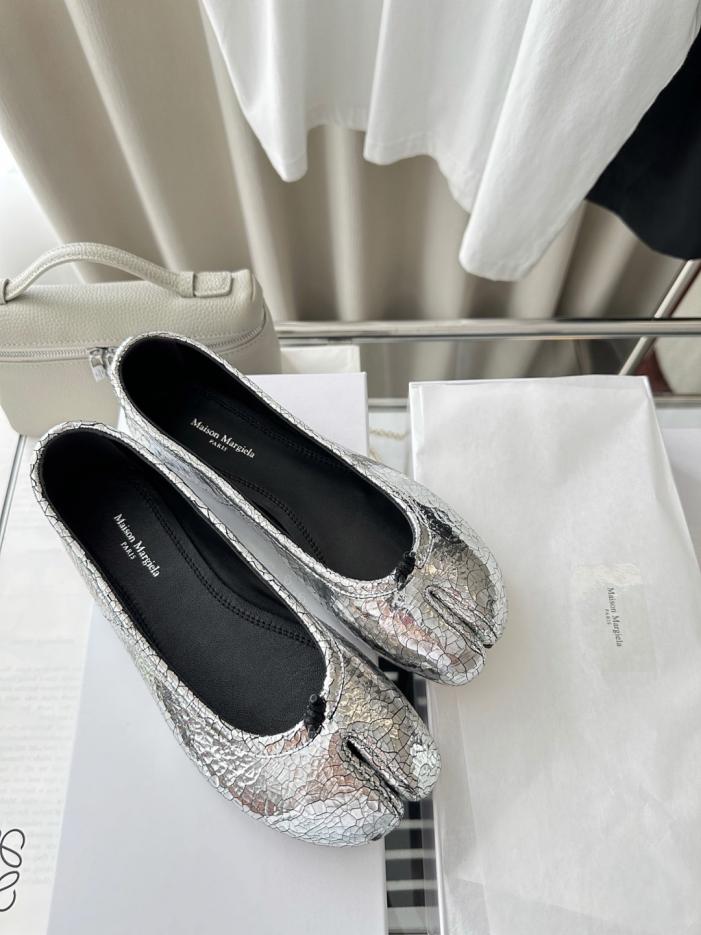 repliche,replica,perfette,siti di,affidabili,migliori siti,dove comprare,1:1,scarpe da ginnastica Le popolarissime scarpe Tabi di Maison Margiela con punta divisa in pelle di agnello, in un’accattivante tonalità argento (X9BWK3). repliche,replica,perfette,siti di,affidabili,migliori siti,dove comprare,1:1,scarpe da ginnastica Le popolarissime scarpe Tabi di Maison Margiela con punta divisa in pelle di agnello, in un’accattivante tonalità argento (X9BWK3).