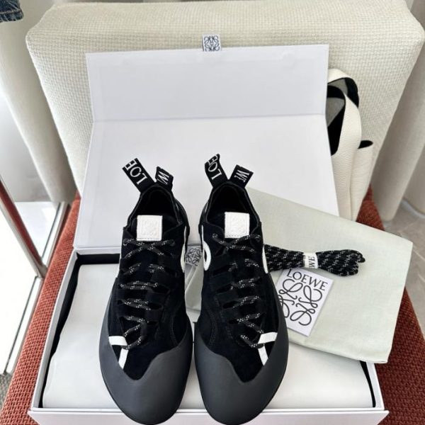 Sneakers LOEWE New Suede Grip, nere, realizzate in vera pelle scamosciata bovina e poliuretano termoplastico (NARQ1W)