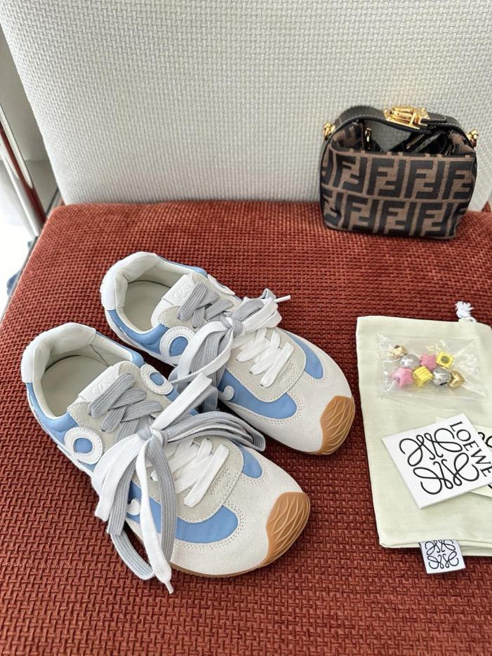 repliche,replica,perfette,siti di,affidabili,migliori siti,dove comprare,1:1,scarpe da ginnastica Sneakers stringate LOEWE Ballet Runner 2.0, blu. Tomaia originale in pelle scamosciata, pelle e nylon con fodera in pelle. Presentano il logo L in pelle sul lato, la linguetta con anagramma in rilievo e il logo in gomma stampato in 3D (GEWO0Z) sul tallone. repliche,replica,perfette,siti di,affidabili,migliori siti,dove comprare,1:1,scarpe da ginnastica Sneakers stringate LOEWE Ballet Runner 2.0, blu. Tomaia originale in pelle scamosciata, pelle e nylon con fodera in pelle. Presentano il logo L in pelle sul lato, la linguetta con anagramma in rilievo e il logo in gomma stampato in 3D (GEWO0Z) sul tallone.