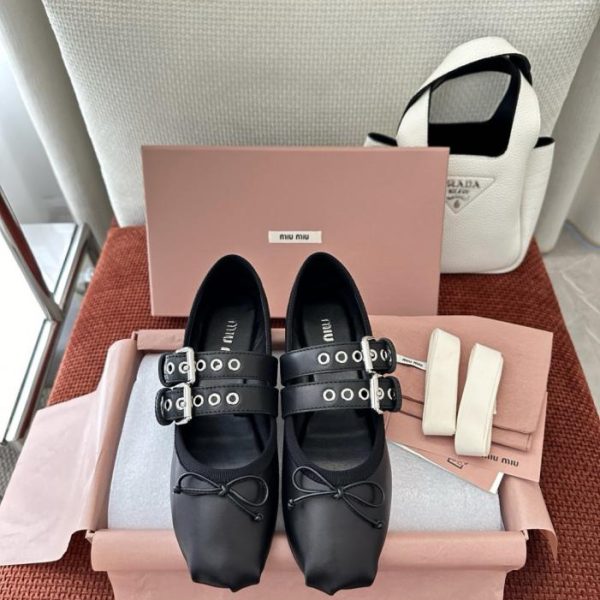 Ballerine in pelle MIUMIU nere (35CRF1)